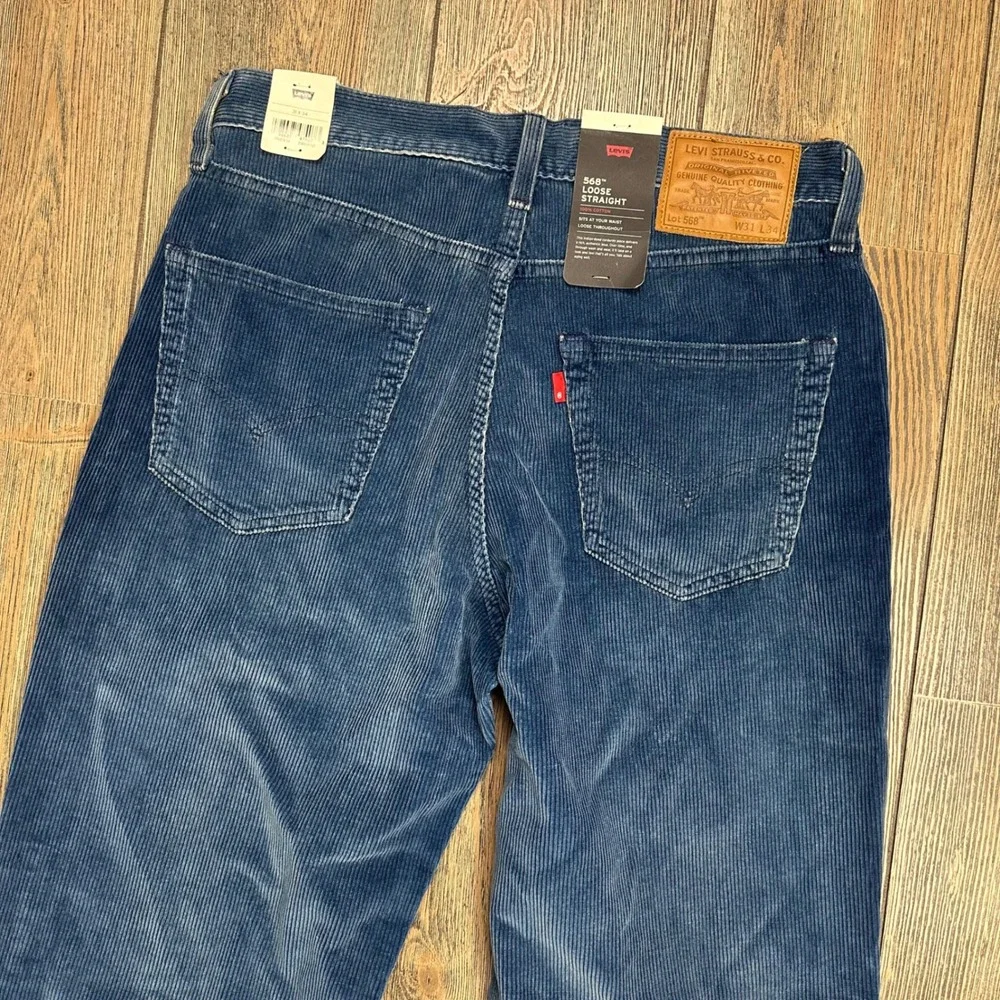 Levis Premium 568 Loose Straight Corduroy Pants Mens 31x34 Indigo Blue NEW